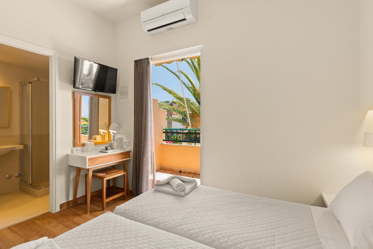 Lefktron Hotel Stoupa Bagian luar foto