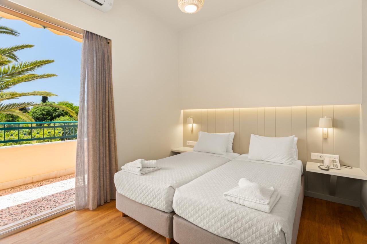 Lefktron Hotel Stoupa Bagian luar foto