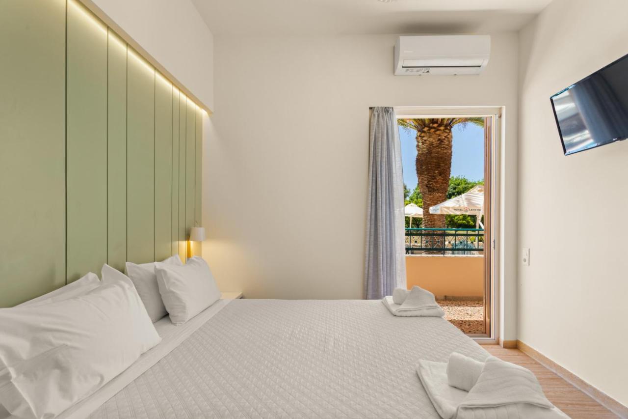 Lefktron Hotel Stoupa Bagian luar foto